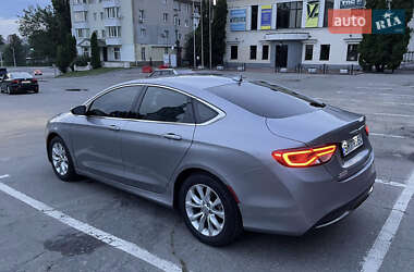 Седан Chrysler 200 2015 в Львове