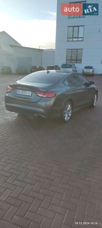 Седан Chrysler 200 2016 в Рівному