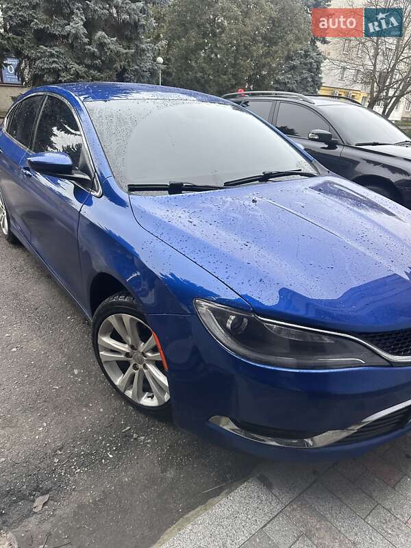 Седан Chrysler 200 2016 в Коростышеве
