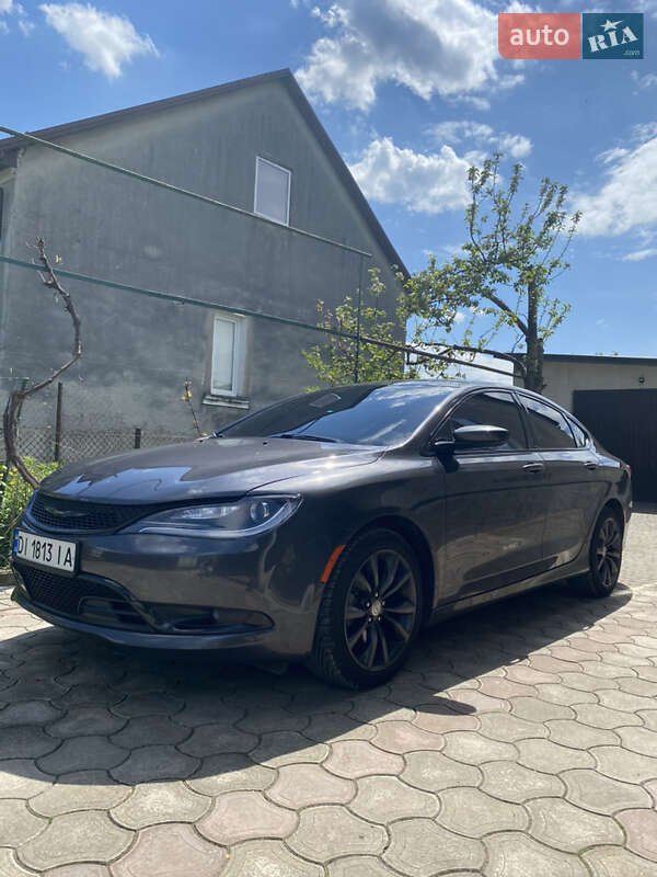 Седан Chrysler 200 2015 в Львові