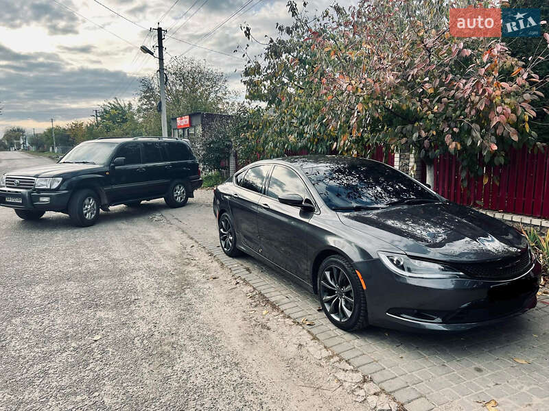 Седан Chrysler 200 2015 в Львові