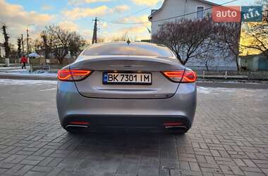 Седан Chrysler 200 2015 в Ровно