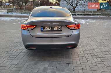 Седан Chrysler 200 2015 в Ровно