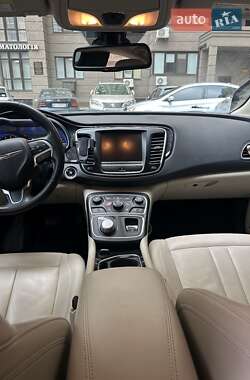 Седан Chrysler 200 2015 в 