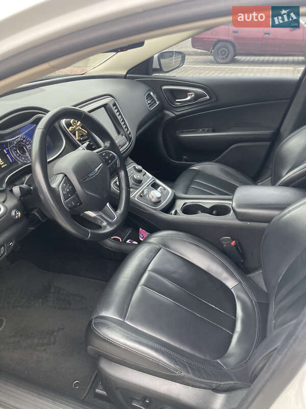 Седан Chrysler 200 2016 в Киеве