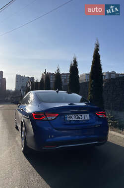 Седан Chrysler 200 2016 в Рівному