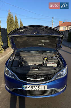 Седан Chrysler 200 2016 в Рівному