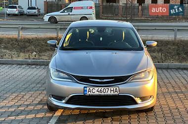 Седан Chrysler 200 2015 в Луцке