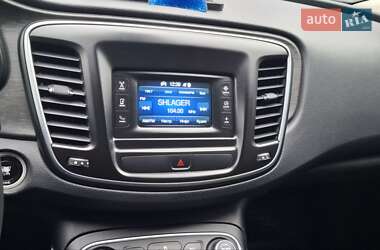 Седан Chrysler 200 2015 в 
