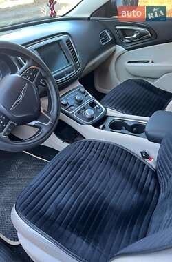 Седан Chrysler 200 2014 в 