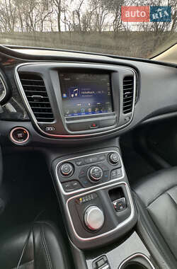 Седан Chrysler 200 2014 в 
