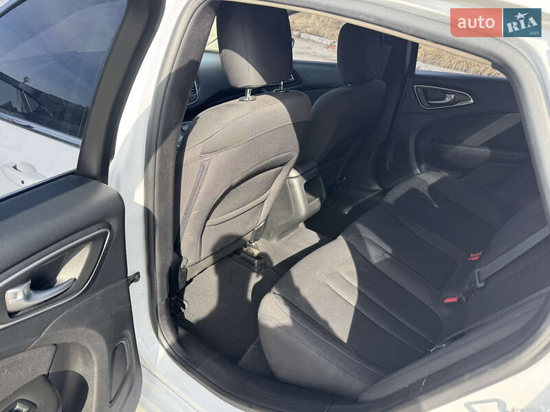 Седан Chrysler 200 2015 в Харькове