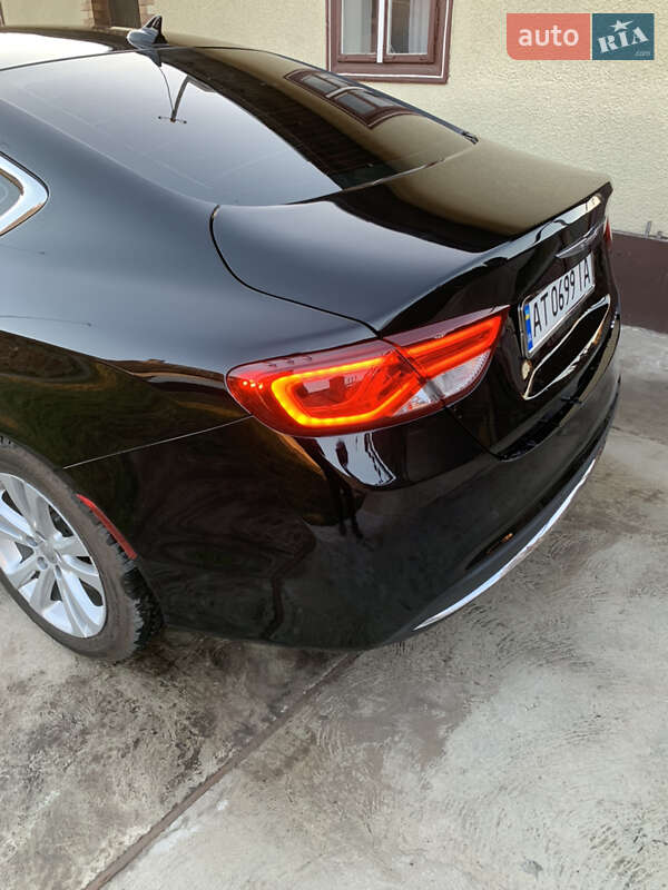 Седан Chrysler 200 2016 в Ивано-Франковске