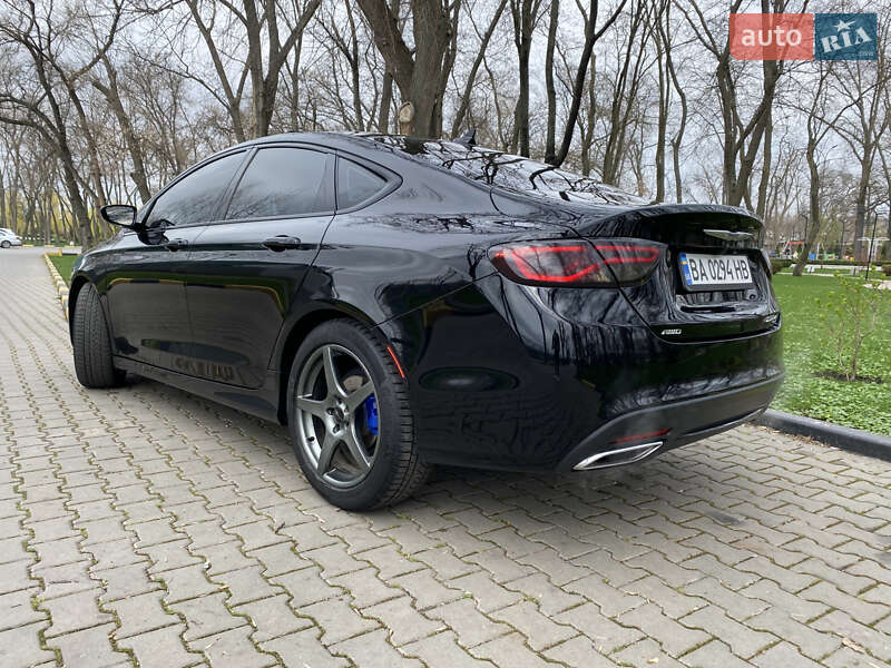 Седан Chrysler 200 2014 в Александрие