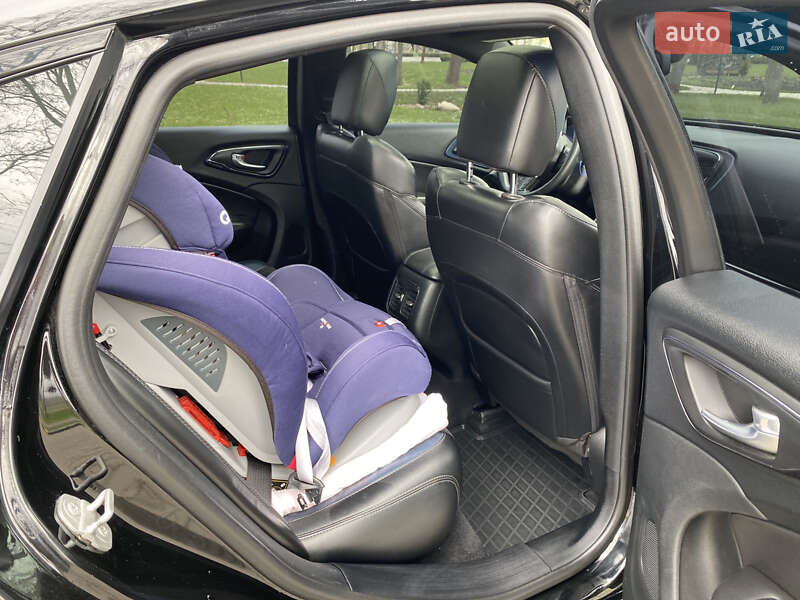 Седан Chrysler 200 2014 в Александрие