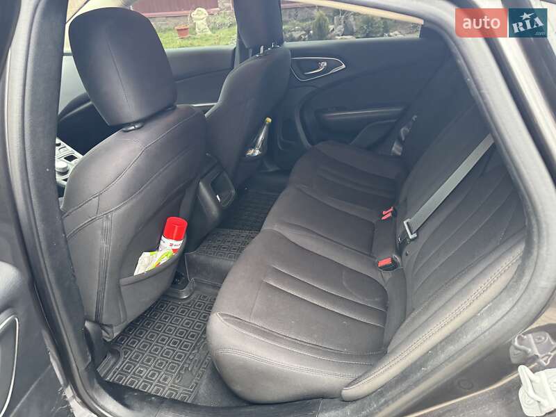 Седан Chrysler 200 2014 в Луцке