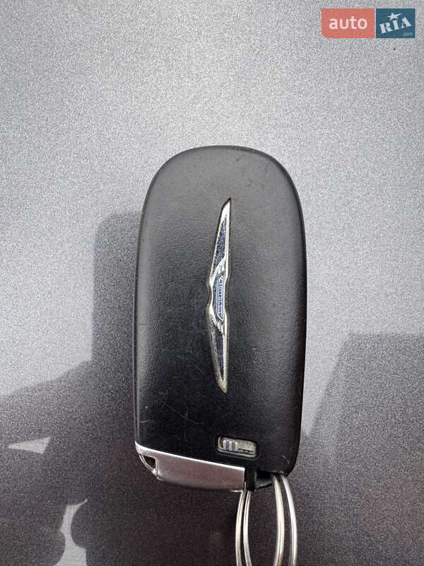 Седан Chrysler 200 2014 в Луцке
