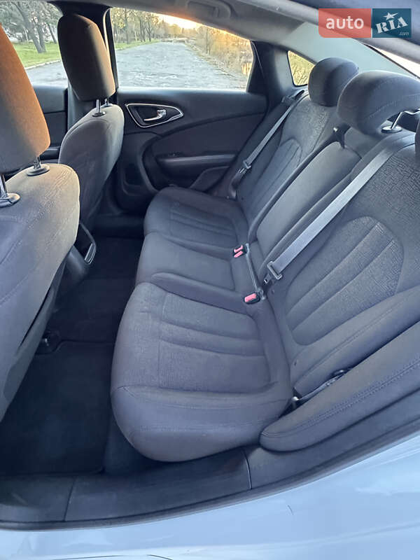 Седан Chrysler 200 2014 в Днепре