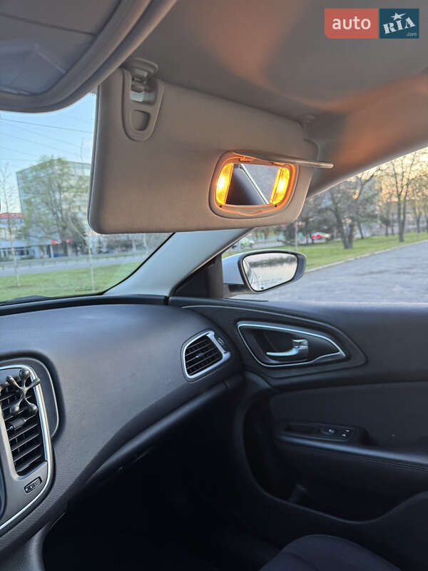 Седан Chrysler 200 2014 в Днепре