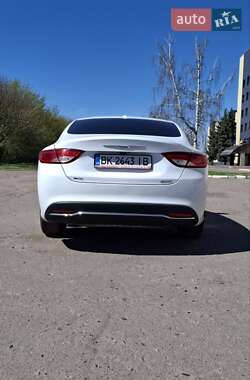 Седан Chrysler 200 2015 в 