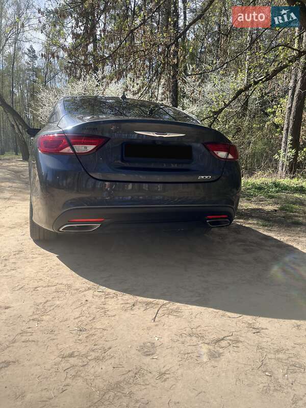 Седан Chrysler 200 2016 в Чернігові