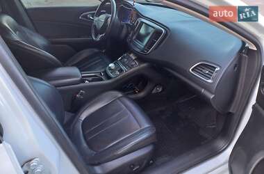 Седан Chrysler 200 2016 в 
