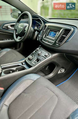 Седан Chrysler 200 2015 в 