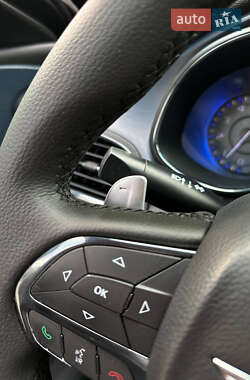 Седан Chrysler 200 2015 в 