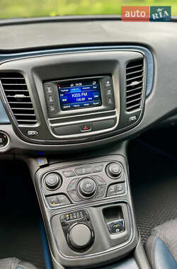 Седан Chrysler 200 2015 в 