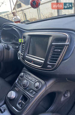 Седан Chrysler 200 2016 в 