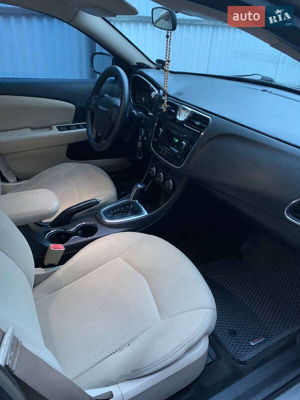 Седан Chrysler 200 2013 в Ковеле