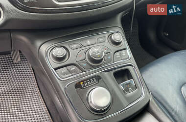 Седан Chrysler 200 2015 в 