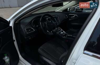 Седан Chrysler 200 2015 в 