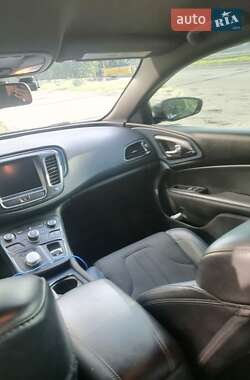 Седан Chrysler 200 2015 в 