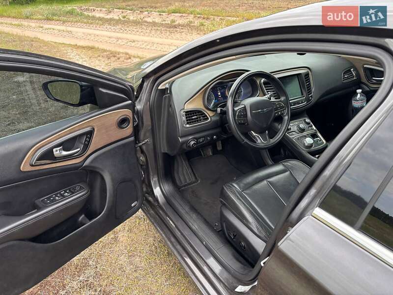 Седан Chrysler 200 2015 в Вишгороді