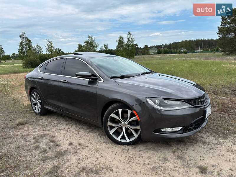 Седан Chrysler 200 2015 в Вишгороді