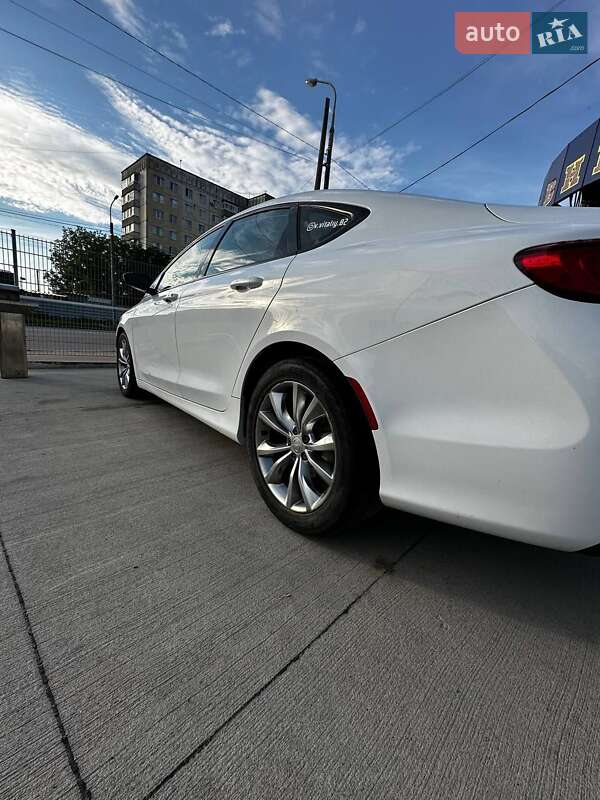 Седан Chrysler 200 2015 в Бердичеве