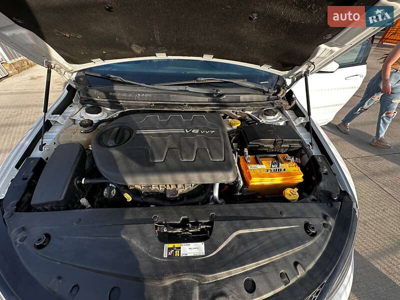 Седан Chrysler 200 2015 в Бердичеве