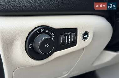 Седан Chrysler 200 2015 в 