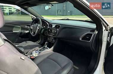Кабриолет Chrysler 200 2012 в 