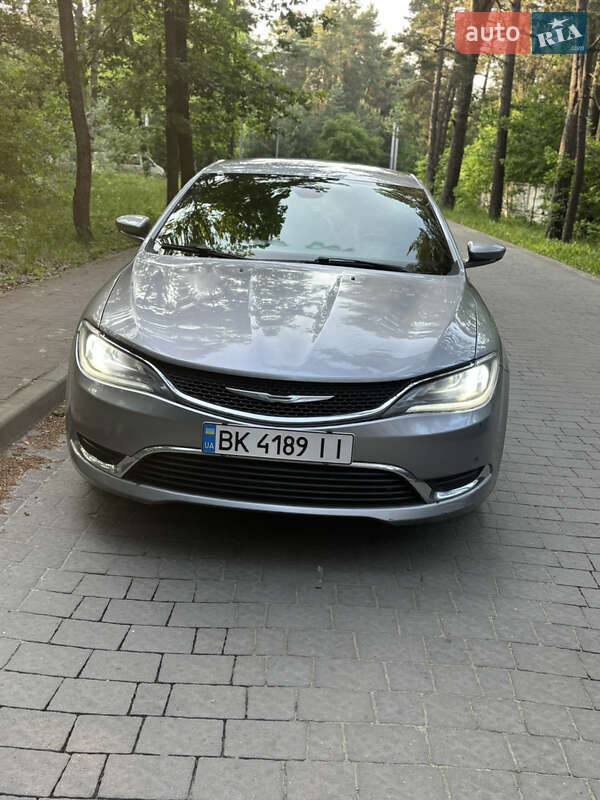 Седан Chrysler 200 2014 в Львові