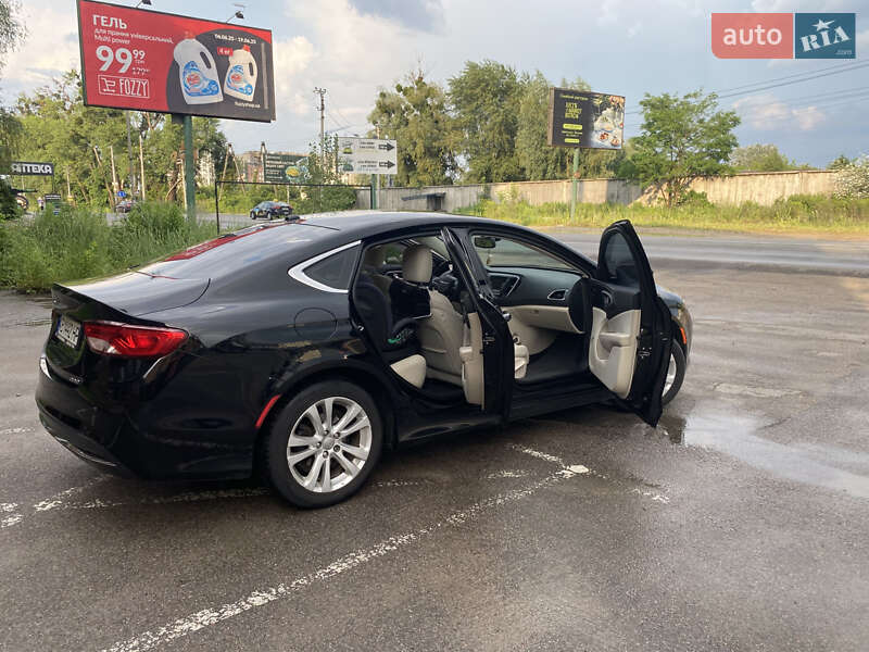 Седан Chrysler 200 2015 в Киеве