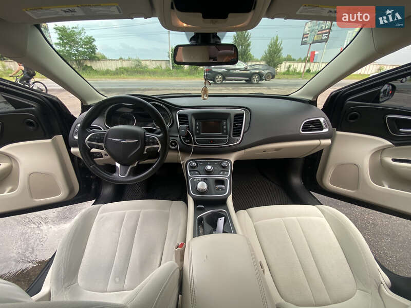 Седан Chrysler 200 2015 в Киеве