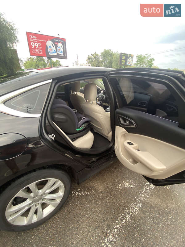 Седан Chrysler 200 2015 в Киеве