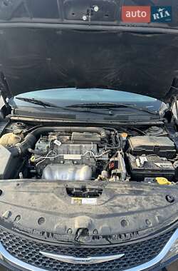 Седан Chrysler 200 2015 в 