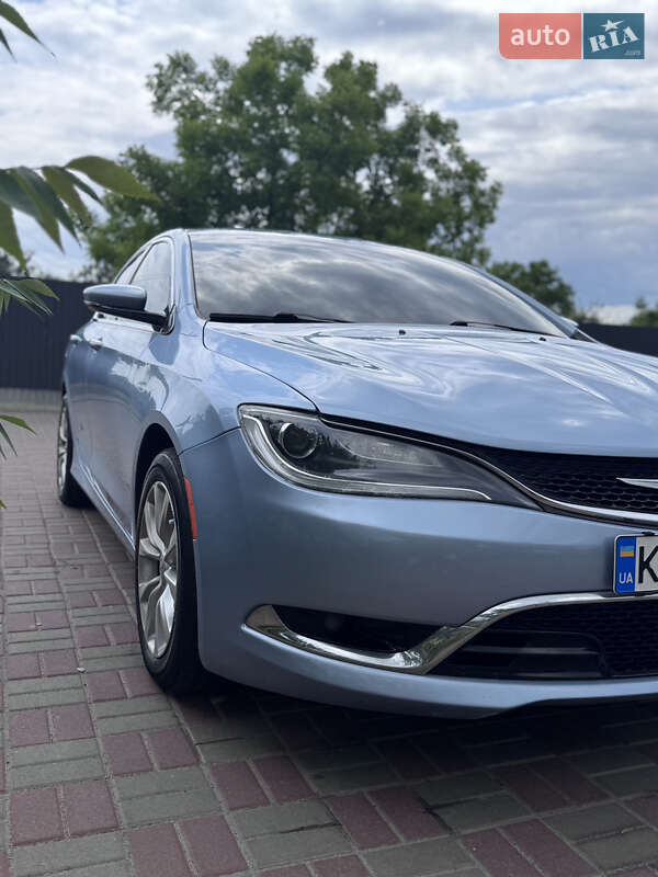 Седан Chrysler 200 2015 в Переяславе