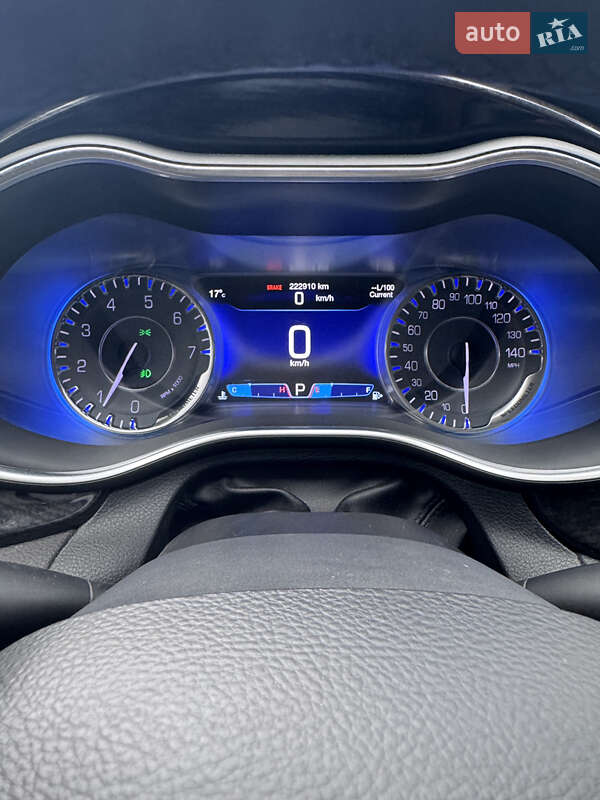 Седан Chrysler 200 2015 в Переяславе
