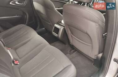 Седан Chrysler 200 2015 в 