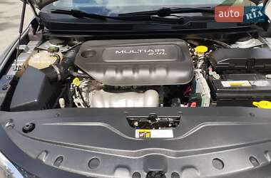 Седан Chrysler 200 2015 в 