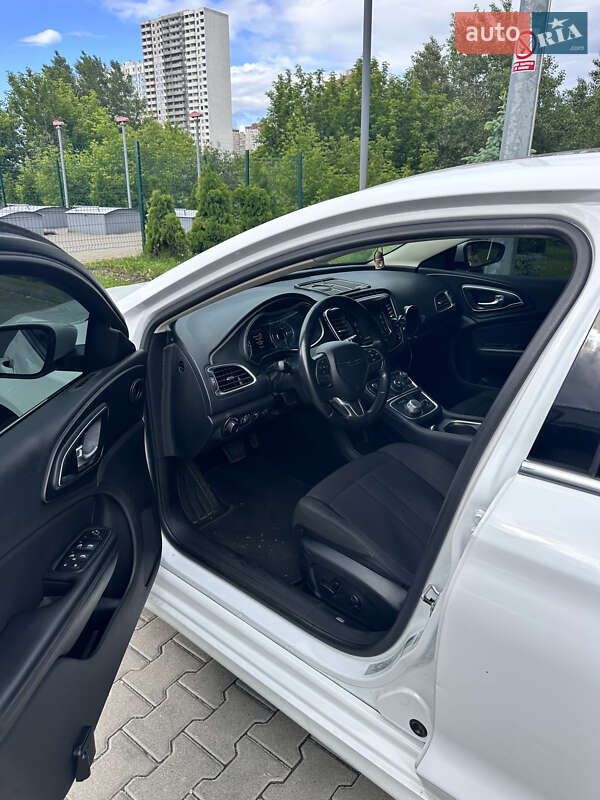 Седан Chrysler 200 2015 в Киеве